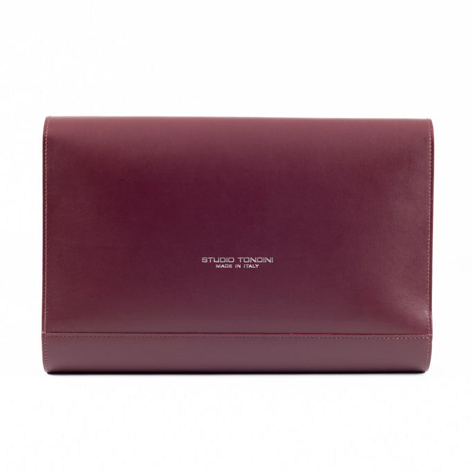 The Document Holder by Studio Tondini. Back view of burgundy Italian leather bag with silver hot-foil “Studio Tondini Made in Italy” impression, elegantly minimal.